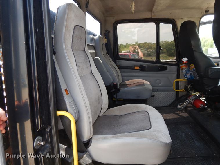 image for item DG7987 2001 Freightliner FL112  flatbed truck