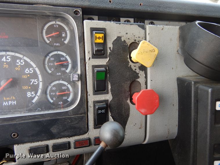 image for item DG7987 2001 Freightliner FL112  flatbed truck