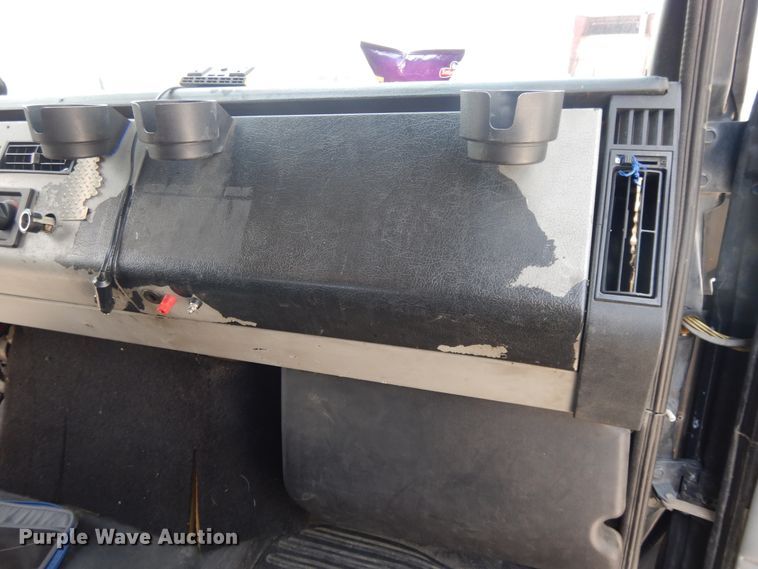 image for item DG7987 2001 Freightliner FL112  flatbed truck