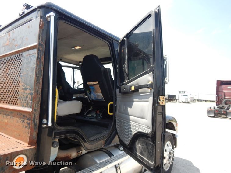 image for item DG7987 2001 Freightliner FL112  flatbed truck