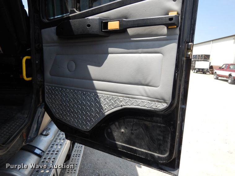 image for item DG7987 2001 Freightliner FL112  flatbed truck