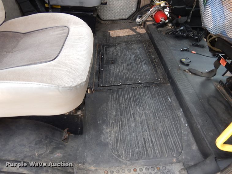 image for item DG7987 2001 Freightliner FL112  flatbed truck