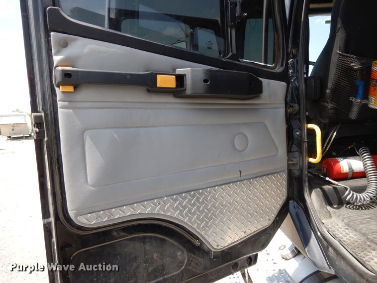 image for item DG7987 2001 Freightliner FL112  flatbed truck