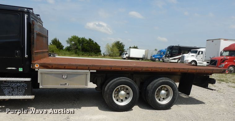 image for item DG7987 2001 Freightliner FL112  flatbed truck