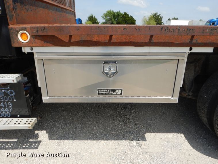 image for item DG7987 2001 Freightliner FL112  flatbed truck
