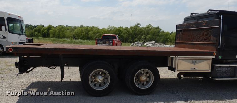 image for item DG7987 2001 Freightliner FL112  flatbed truck