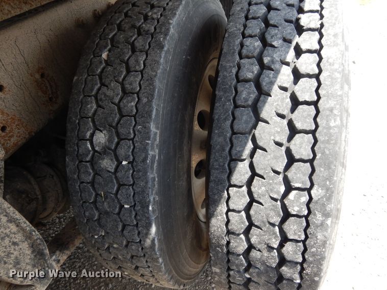 image for item DG7987 2001 Freightliner FL112  flatbed truck