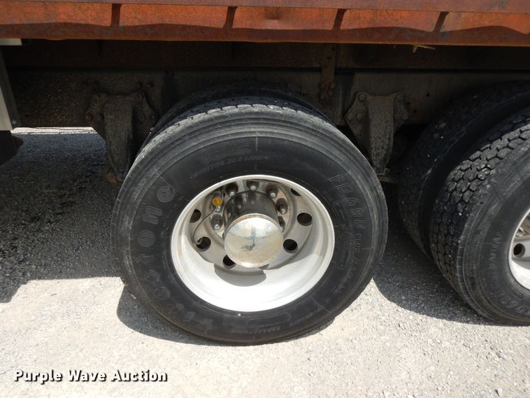 image for item DG7987 2001 Freightliner FL112  flatbed truck