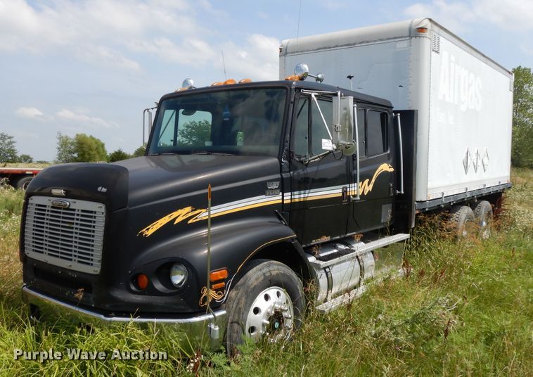 image for item DG7988 2001 Freightliner FL112  box bed truck