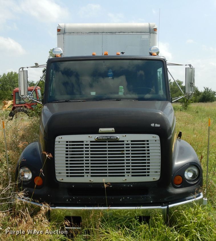 image for item DG7988 2001 Freightliner FL112  box bed truck