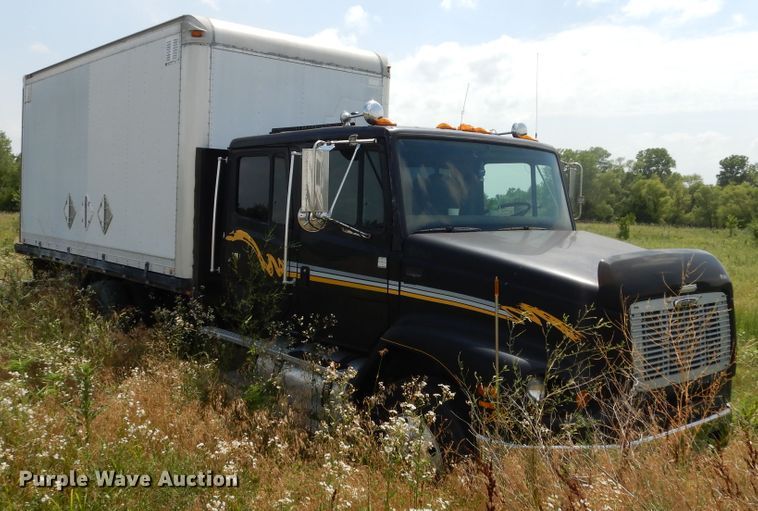 image for item DG7988 2001 Freightliner FL112  box bed truck