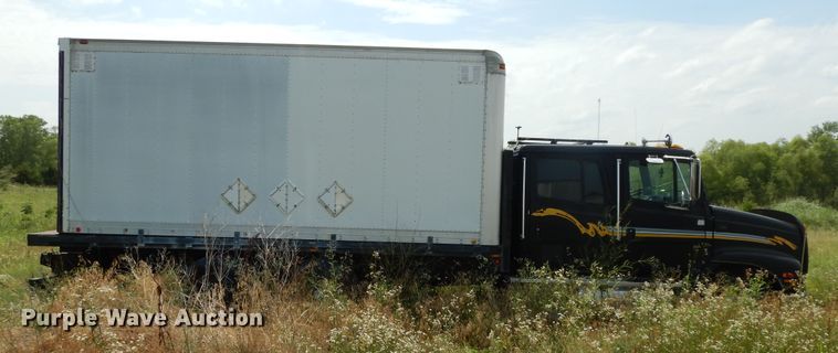 image for item DG7988 2001 Freightliner FL112  box bed truck