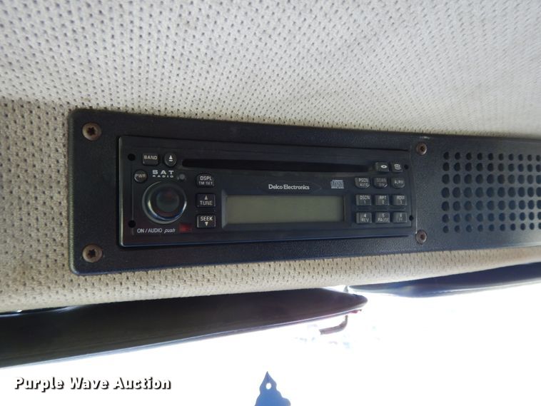 image for item DG7988 2001 Freightliner FL112  box bed truck