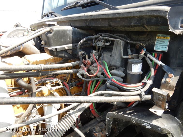 image for item DG7988 2001 Freightliner FL112  box bed truck