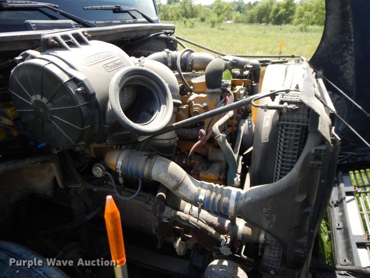 image for item DG7988 2001 Freightliner FL112  box bed truck