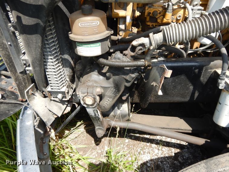 image for item DG7988 2001 Freightliner FL112  box bed truck