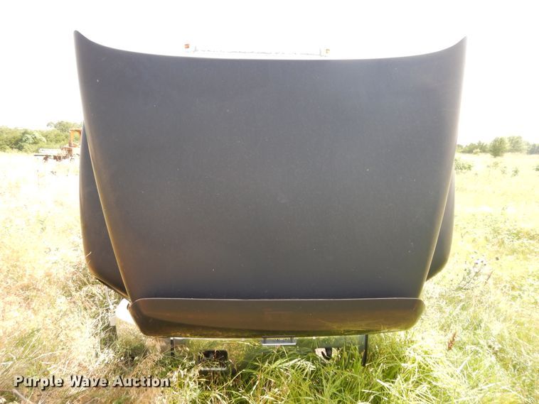 image for item DG7988 2001 Freightliner FL112  box bed truck