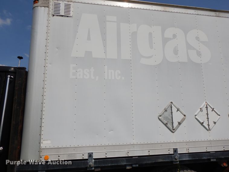 image for item DG7988 2001 Freightliner FL112  box bed truck