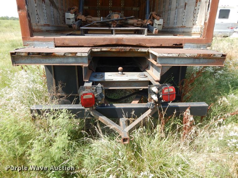 image for item DG7988 2001 Freightliner FL112  box bed truck