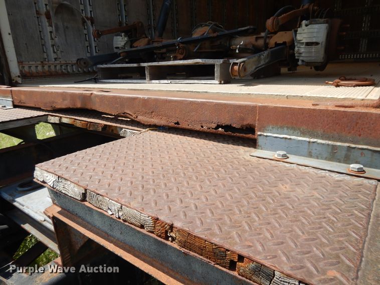 image for item DG7988 2001 Freightliner FL112  box bed truck