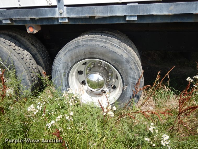 image for item DG7988 2001 Freightliner FL112  box bed truck