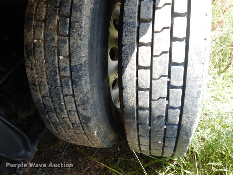 image for item DG7988 2001 Freightliner FL112  box bed truck