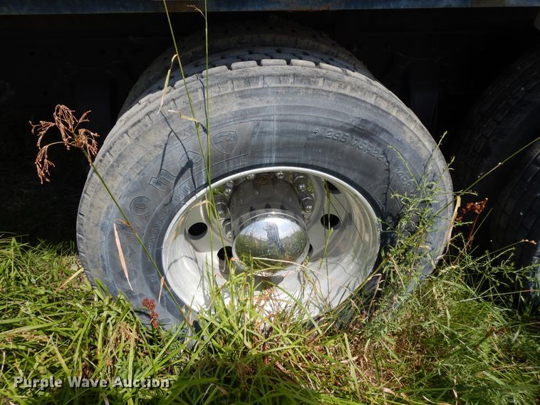 image for item DG7988 2001 Freightliner FL112  box bed truck