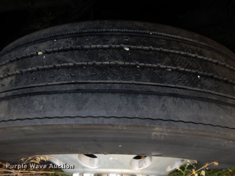 image for item DG7988 2001 Freightliner FL112  box bed truck