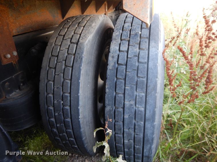 image for item DG7988 2001 Freightliner FL112  box bed truck