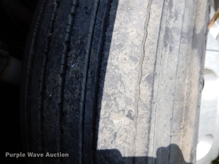 image for item DG7988 2001 Freightliner FL112  box bed truck