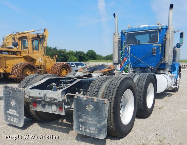 image for item DG8637 2007 International 5900i  semi truck