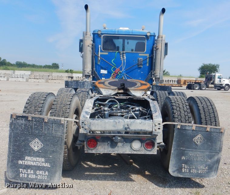 image for item DG8637 2007 International 5900i  semi truck