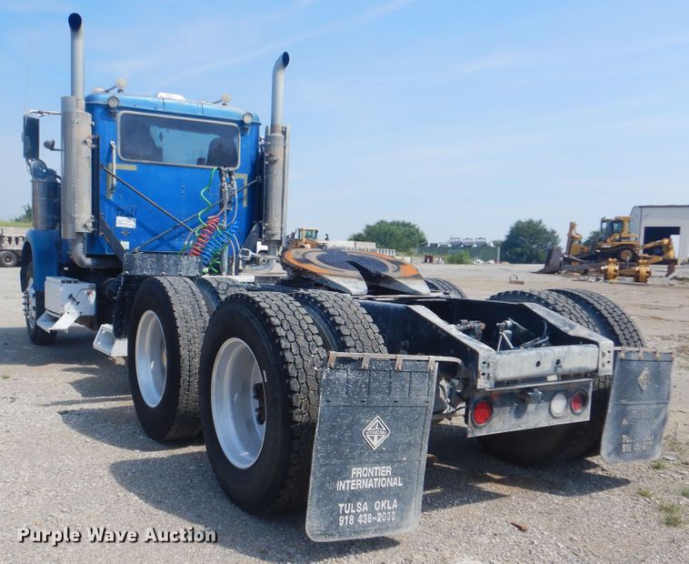 image for item DG8637 2007 International 5900i  semi truck