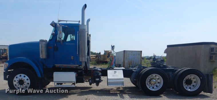 image for item DG8637 2007 International 5900i  semi truck