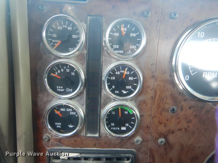 image for item DG8637 2007 International 5900i  semi truck