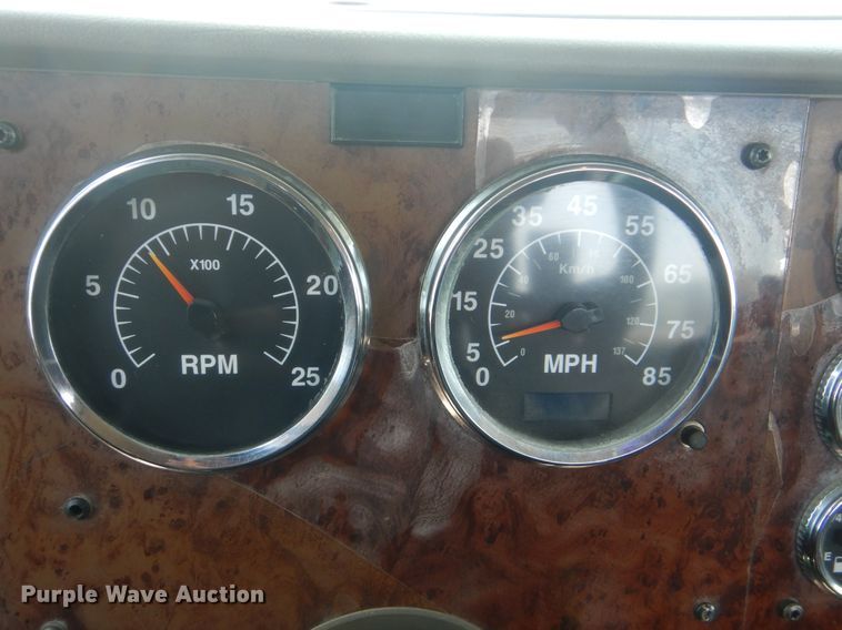 image for item DG8637 2007 International 5900i  semi truck