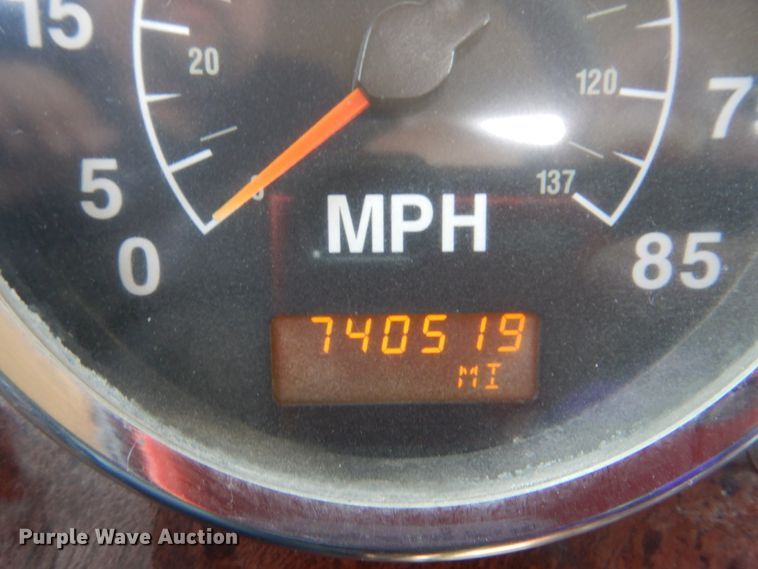 image for item DG8637 2007 International 5900i  semi truck