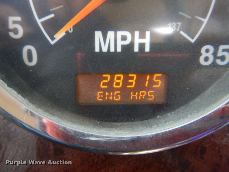 image for item DG8637 2007 International 5900i  semi truck