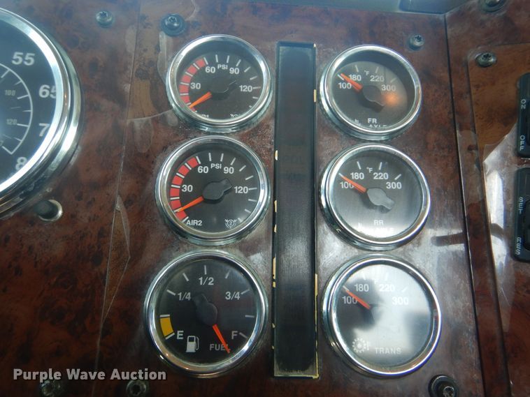 image for item DG8637 2007 International 5900i  semi truck