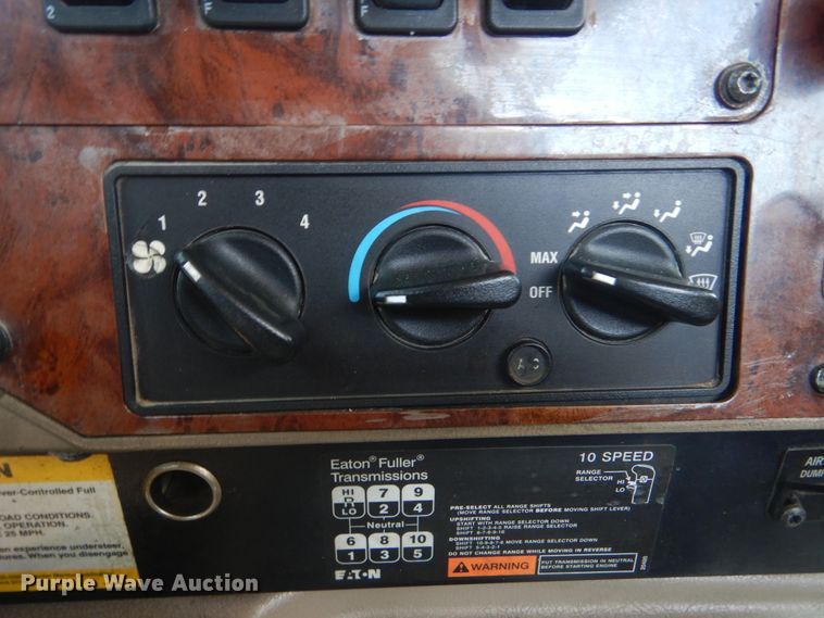 image for item DG8637 2007 International 5900i  semi truck