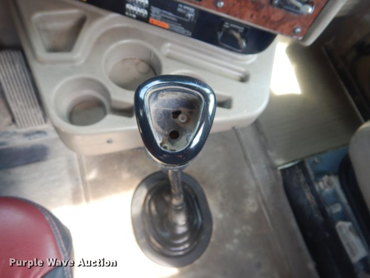 image for item DG8637 2007 International 5900i  semi truck