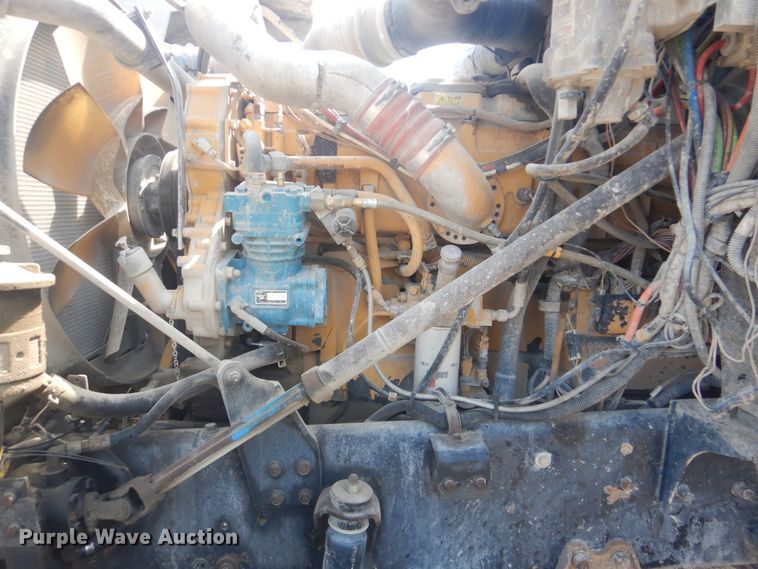 image for item DG8637 2007 International 5900i  semi truck