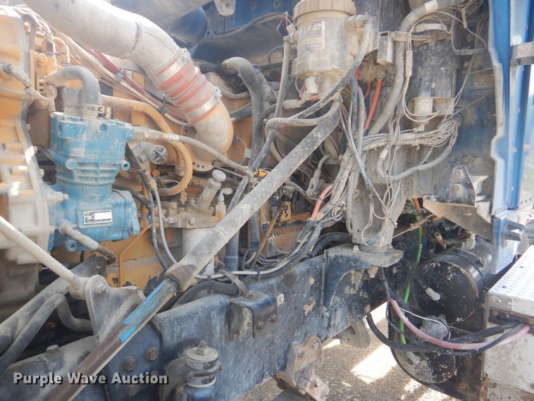 image for item DG8637 2007 International 5900i  semi truck