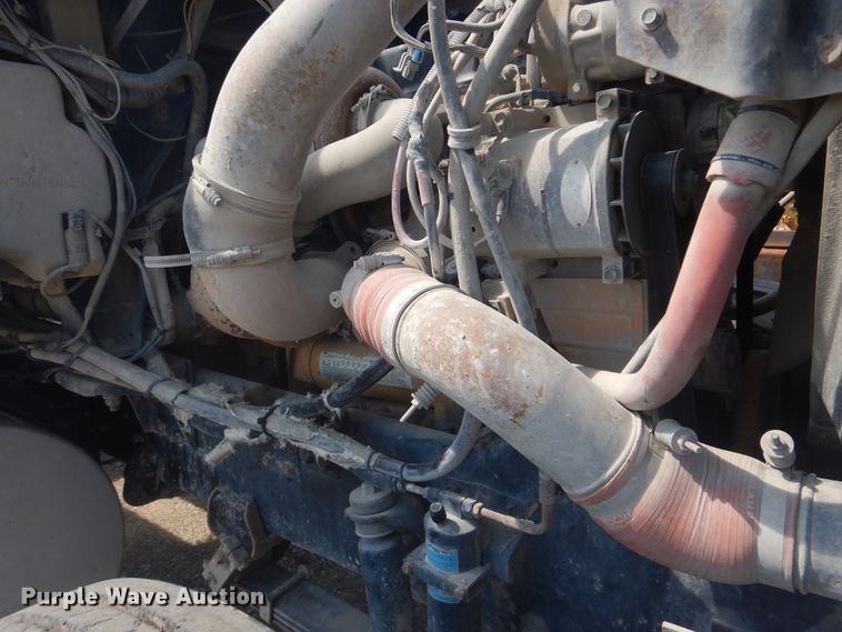 image for item DG8637 2007 International 5900i  semi truck