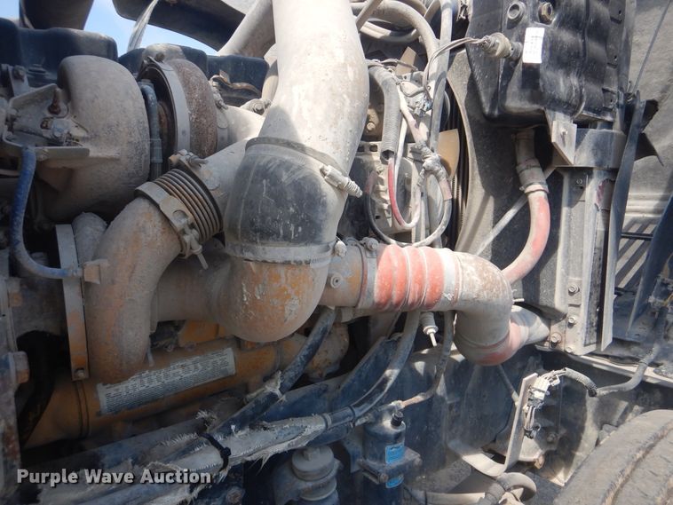 image for item DG8637 2007 International 5900i  semi truck