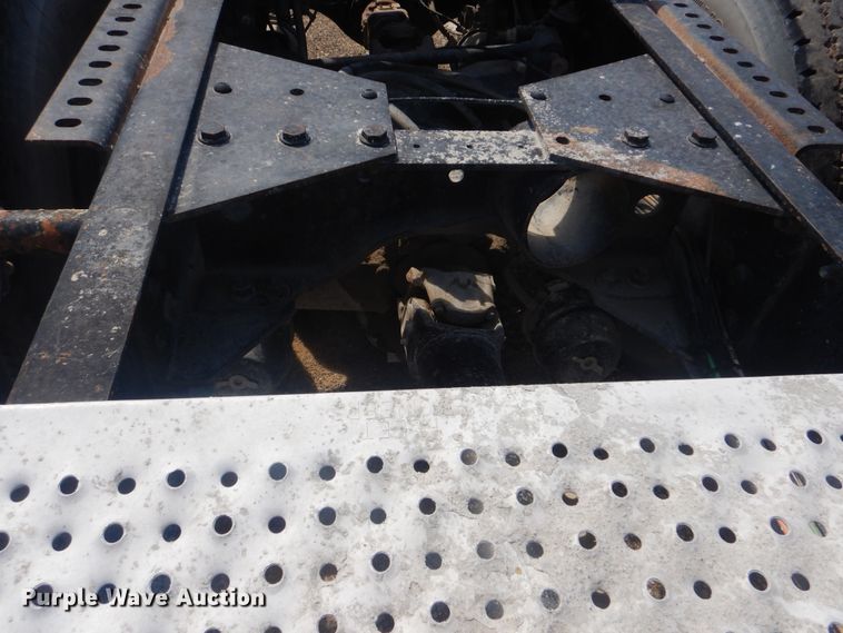 image for item DG8637 2007 International 5900i  semi truck