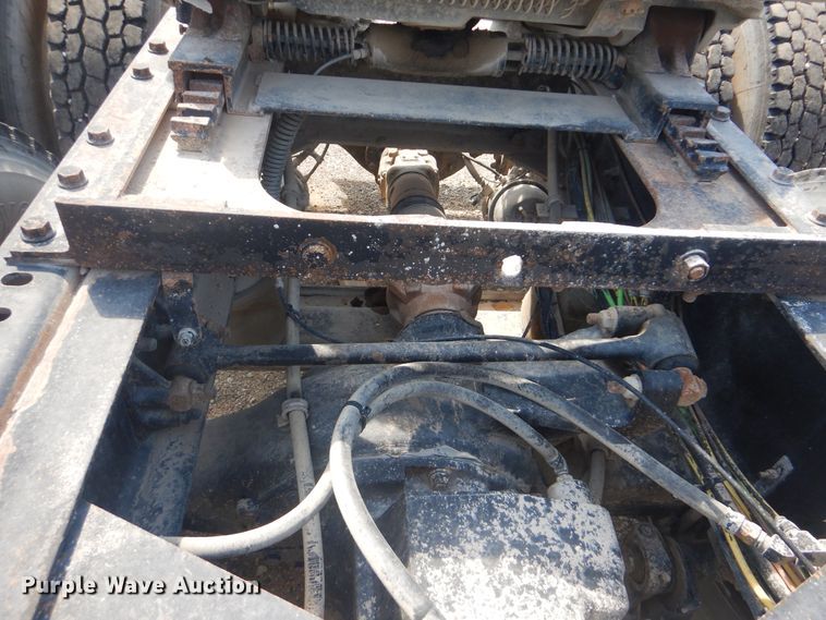 image for item DG8637 2007 International 5900i  semi truck