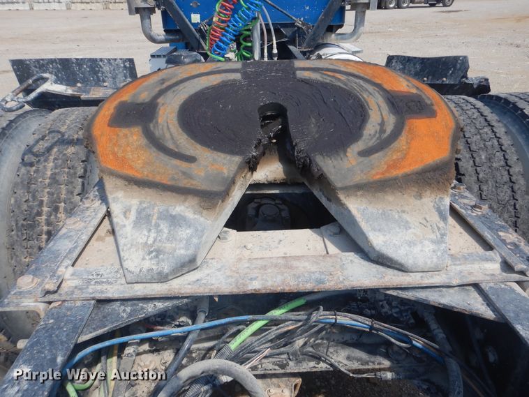 image for item DG8637 2007 International 5900i  semi truck