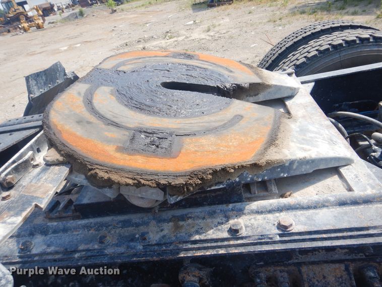 image for item DG8637 2007 International 5900i  semi truck