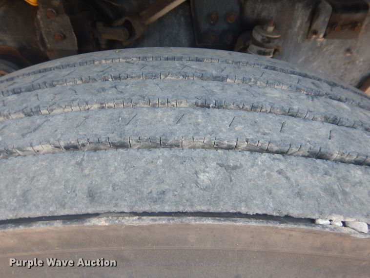 image for item DG8637 2007 International 5900i  semi truck